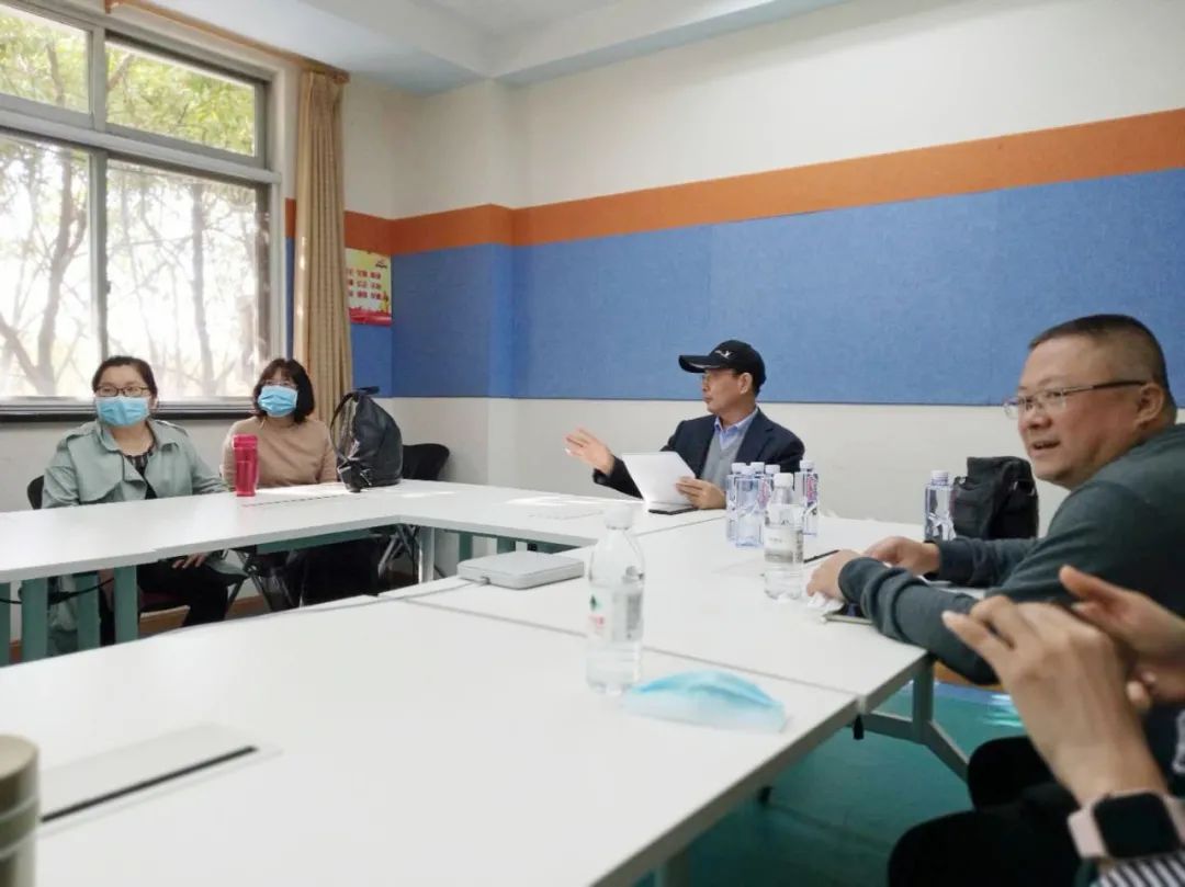 七宝中学副校长刘树田老师安排学习日程并组织对口学科教研组长交流
